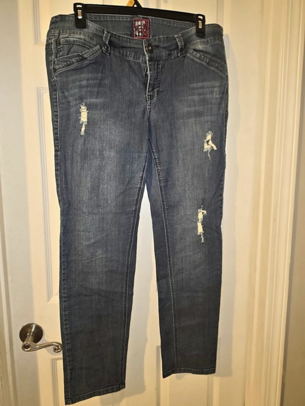 Torrid jeans Distressed Skinny in Blue Waist 16